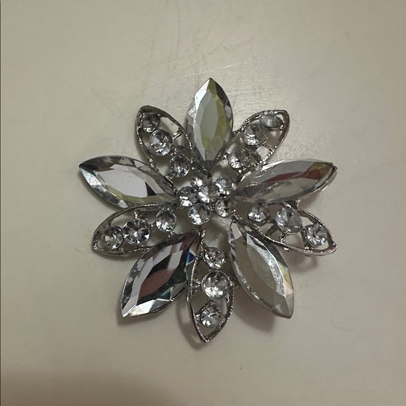Source Unknown Jewelry - Silver Flower Star Brooch with Gemstones